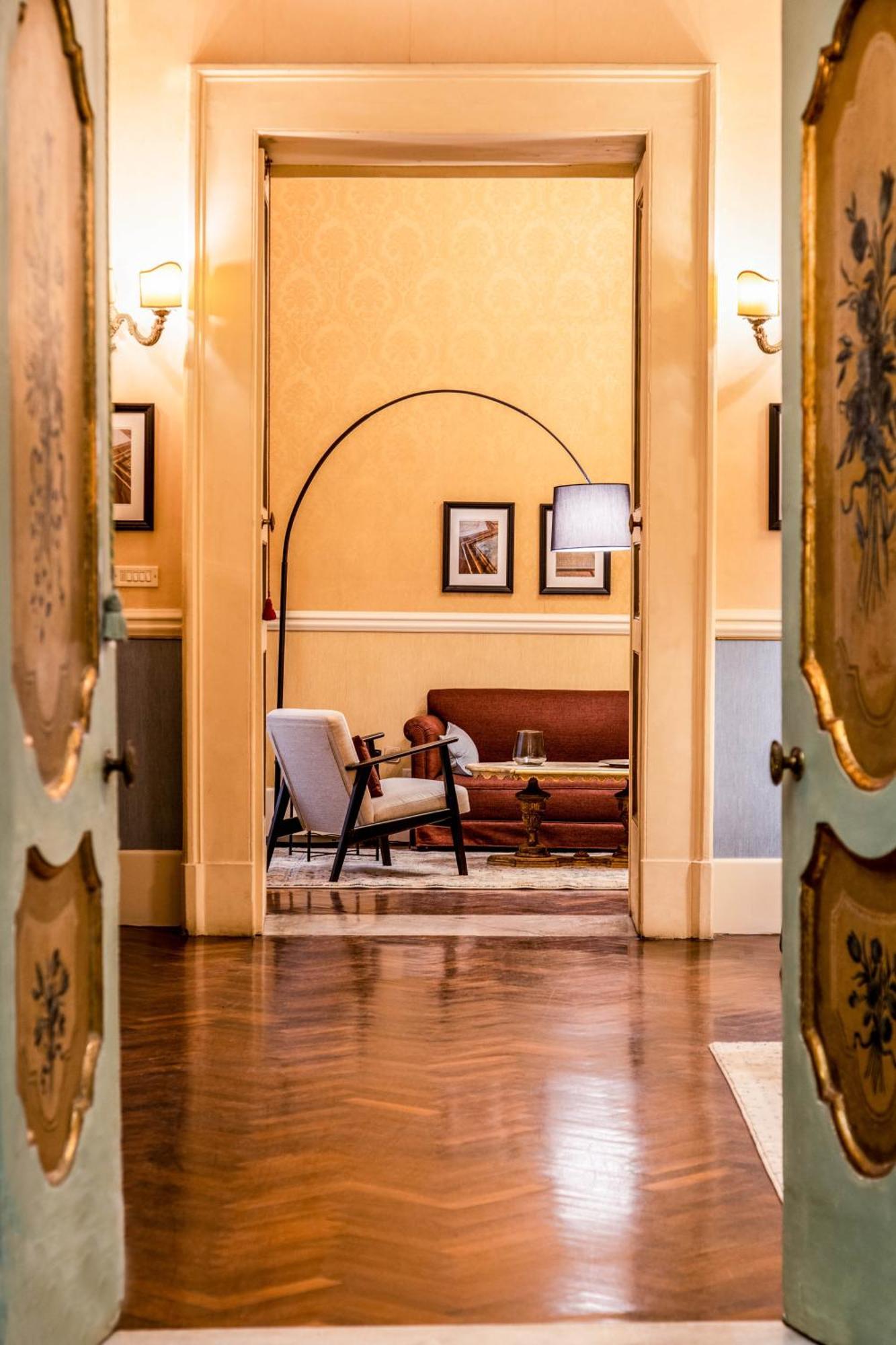 Arthouse Lady Marys Tribunali Luxury Suite เนเปิลส์ ภายนอก รูปภาพ