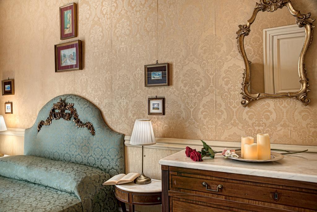 Arthouse Lady Marys Tribunali Luxury Suite เนเปิลส์ ภายนอก รูปภาพ