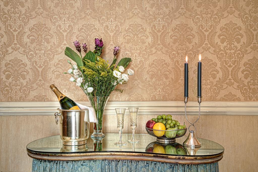 Arthouse Lady Marys Tribunali Luxury Suite เนเปิลส์ ภายนอก รูปภาพ