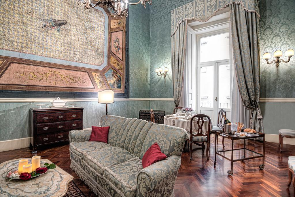 Arthouse Lady Marys Tribunali Luxury Suite เนเปิลส์ ภายนอก รูปภาพ