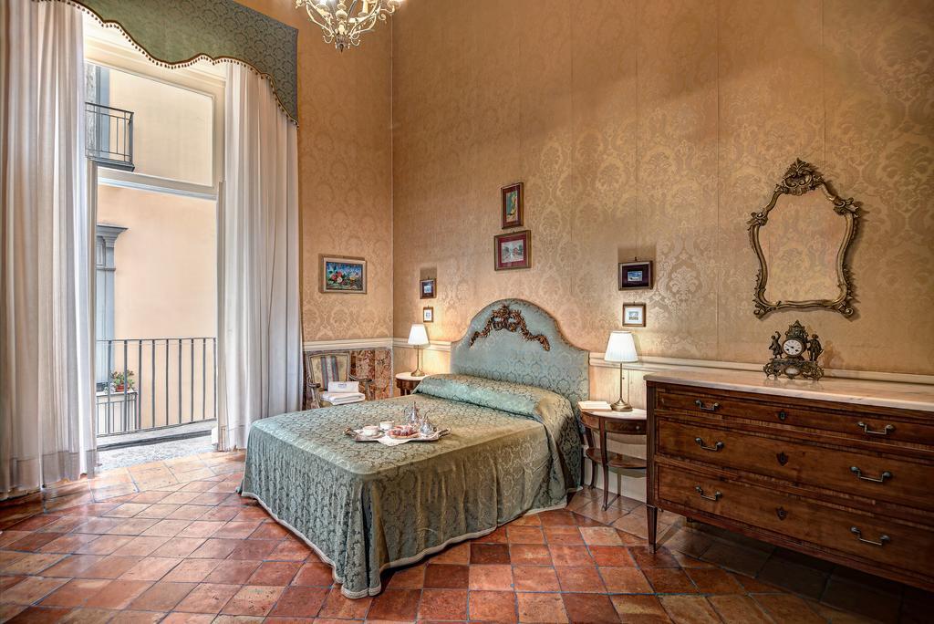 Arthouse Lady Marys Tribunali Luxury Suite เนเปิลส์ ภายนอก รูปภาพ