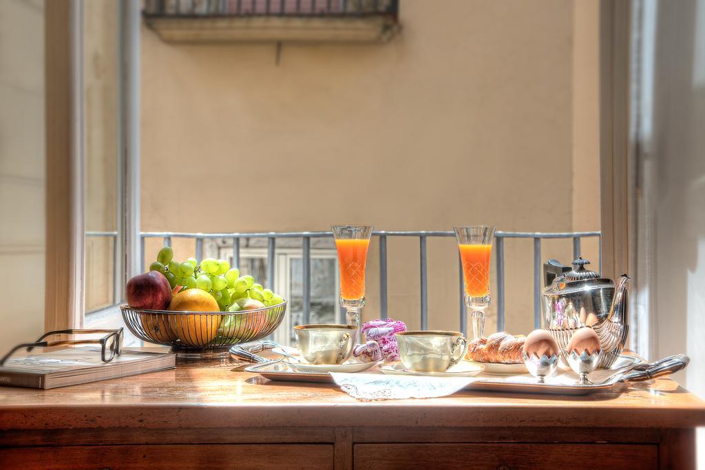 Arthouse Lady Marys Tribunali Luxury Suite เนเปิลส์ ภายนอก รูปภาพ